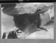 ritratto di donna (Positivo) di Pokorny, Bruno (1925/01/01 - 1946/12/31)