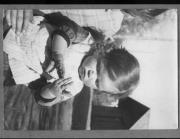 ritratto di donna (Positivo) di Pokorny, Bruno (1925/01/01 - 1946/12/31)