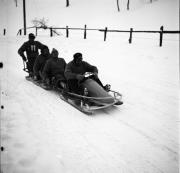 Bobfahrer (Positivo) di Foto Hermann Frass, Bozen,Hermann Frass (1951/12/01 - 1951/12/31)