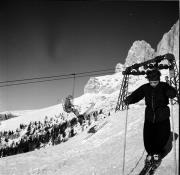 Skifahrer (Positivo) di Foto Hermann Frass, Bozen,Hermann Frass (1952/01/01 - 1952/12/31)