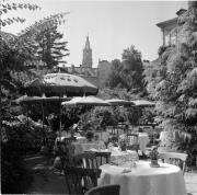 Sonnenschirm (Positivo) di Foto Hermann Frass, Bozen,Hermann Frass (1953/09/01 - 1953/09/93)