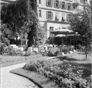 Sonnenschirm (Positivo) di Foto Hermann Frass, Bozen,Hermann Frass (1953/09/01 - 1953/09/93)