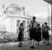 Tanzen (Positivo) di Foto Hermann Frass, Bozen,Hermann Frass (1954/04/11 - 1954/04/11)