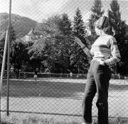 Tennisplatz Gossensaß (Positivo) di Foto Hermann Frass, Bozen,Hermann Frass (1956/08/01 - 1956/08/31)