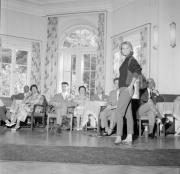 Damenkleidung (Positivo) di Foto Hermann Frass, Bozen,Hermann Frass (1956/08/01 - 1956/08/31)