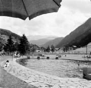 Lido Kastelruth-Überwasser (St. Ulrich) (Positivo) di Foto Hermann Frass, Bozen,Hermann Frass (1957/08/01 - 1957/08/31)