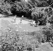 Park in Bozen: Gastgarten Laurinhotel (Positivo) di Foto Hermann Frass, Bozen,Hermann Frass (1958/06/01 - 1958/06/63)