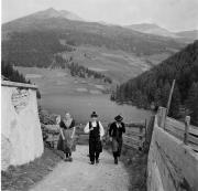 Feldweg (Positivo) di Foto Hermann Frass, Bozen,Hermann Frass (1960/09/01 - 1960/09/93)