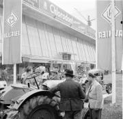 Besichtiger(in)/Besucher(in) (Positivo) di Foto Hermann Frass, Bozen,Hermann Frass (1965/09/01 - 1965/09/93)