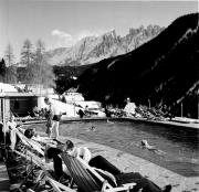Badegäste in/bei Schwimmbad (Positivo) di Foto Hermann Frass, Bozen,Hermann Frass (1967/05/01 - 1967/10/31)