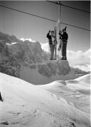 Skifahrer (Positivo) di Foto Hermann Frass, Bozen,Hermann Frass (1950/01/01 - 1950/12/31)