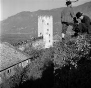 Kundgebung Schloß Sigmundskron 1957 (Positivo) di Foto Hermann Frass, Bozen,Hermann Frass (1957/11/17 - 1957/11/17)