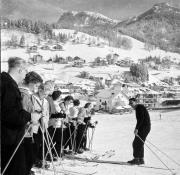 Skifahrer (Positivo) di Foto Hermann Frass, Bozen,Hermann Frass (1952/01/01 - 1952/12/31)