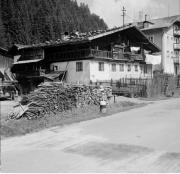 Bauernhof Villnöß (Positivo) di Foto Hermann Frass, Bozen,Hermann Frass (1950/01/01 - 1979/12/31)