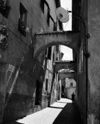 Bogen/Bögen in Meran-Passeiergasse (Positivo) di Foto Hermann Frass, Bozen,Hermann Frass (1950/01/01 - 1979/12/31)