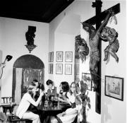 Tischgesellschaft (Positivo) di Foto Hermann Frass, Bozen,Hermann Frass (1950/01/01 - 1975/01/31)