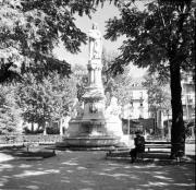 Denkmal Walther von der Vogelweide Bozen (Positivo) di Foto Hermann Frass, Bozen,Hermann Frass (1950/01/01 - 1975/12/31)