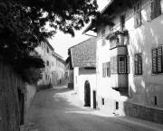 Bauernhof Glöggl, Eppan-Girlan (Positivo) di Foto Hermann Frass, Bozen,Hermann Frass (1950/01/01 - 1979/12/31)