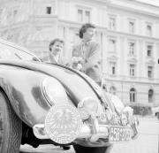Automobil um 1950 (Positivo) di Foto Hermann Frass, Bozen,Hermann Frass (1954/04/41 - 1954/04/41)