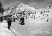 Skifahrer (Positivo) di Foto Hermann Frass, Bozen,Hermann Frass (1952/01/01 - 1952/12/31)