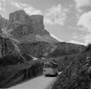 Dolomitenstraße (Positivo) di Foto Hermann Frass, Bozen,Hermann Frass (1955/08/01 - 1955/08/31)