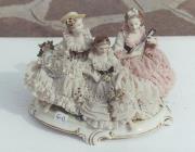 Figurengruppe, drei Damen