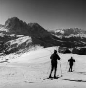 Skifahrer (Positivo) di Foto Elisabeth Fuchs-Hauffen, Überlingen/Bodensee,Fuchs-Hauffen, Elisabeth (1968/03/01 - 1968/03/31)