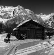 Skifahrer (Positivo) di Foto Elisabeth Fuchs-Hauffen, Überlingen/Bodensee,Fuchs-Hauffen, Elisabeth (1971/03/01 - 1971/03/31)