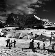 Skifahrer (Positivo) di Foto Elisabeth Fuchs-Hauffen, Überlingen/Bodensee,Fuchs-Hauffen, Elisabeth (1978/02/01 - 1978/02/28)