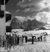 Skifahrer (Positivo) di Foto Elisabeth Fuchs-Hauffen, Überlingen/Bodensee,Fuchs-Hauffen, Elisabeth (1978/02/01 - 1978/02/28)