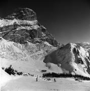 Skifahrer (Positivo) di Foto Elisabeth Fuchs-Hauffen, Überlingen/Bodensee,Fuchs-Hauffen, Elisabeth (1979/02/01 - 1979/02/28)