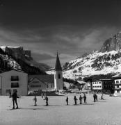 Skifahrer (Positivo) di Foto Elisabeth Fuchs-Hauffen, Überlingen/Bodensee,Fuchs-Hauffen, Elisabeth (1971/03/01 - 1971/03/31)