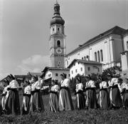 Grödner Tracht (Positivo) di Foto Elisabeth Fuchs-Hauffen, Überlingen/Bodensee,Fuchs-Hauffen, Elisabeth (1969/07/01 - 1969/07/31)