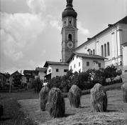 Kirche Kastelruth Pfarrkirche Hl. Peter und Paul (Positivo) di Foto Elisabeth Fuchs-Hauffen, Überlingen/Bodensee,Fuchs-Hauffen, Elisabeth (1969/07/01 - 1969/07/31)