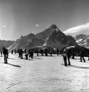Skifahrer (Positivo) di Foto Elisabeth Fuchs-Hauffen, Überlingen/Bodensee,Fuchs-Hauffen, Elisabeth (1980/02/01 - 1980/02/28)