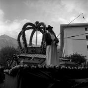 Grödner Tracht (Positivo) di Foto Elisabeth Fuchs-Hauffen, Überlingen/Bodensee,Fuchs-Hauffen, Elisabeth (1969/07/01 - 1969/07/31)