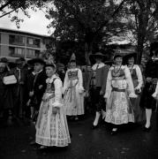 Grödner Tracht (Positivo) di Foto Elisabeth Fuchs-Hauffen, Überlingen/Bodensee,Fuchs-Hauffen, Elisabeth (1969/07/01 - 1969/07/31)