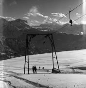 Skifahrer (Positivo) di Foto Elisabeth Fuchs-Hauffen, Überlingen/Bodensee,Fuchs-Hauffen, Elisabeth (1965/02/01 - 1965/02/28)