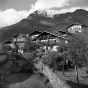 Bauernhof Tirol (Positivo) di Foto Elisabeth Fuchs-Hauffen, Überlingen/Bodensee,Fuchs-Hauffen, Elisabeth (1964/10/01 - 1964/10/31)