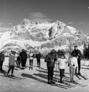 Skifahrer (Positivo) di Foto Elisabeth Fuchs-Hauffen, Überlingen/Bodensee,Fuchs-Hauffen, Elisabeth (1965/02/01 - 1965/02/28)