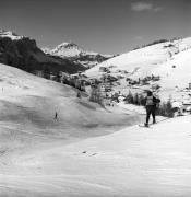 Skifahrer (Positivo) di Foto Elisabeth Fuchs-Hauffen, Überlingen/Bodensee,Fuchs-Hauffen, Elisabeth (1965/02/01 - 1965/02/28)