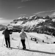 Skifahrer (Positivo) di Foto Elisabeth Fuchs-Hauffen, Überlingen/Bodensee,Fuchs-Hauffen, Elisabeth (1965/02/01 - 1965/02/28)