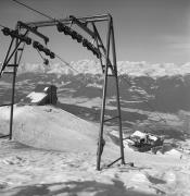 Skifahrer (Positivo) di Foto Elisabeth Fuchs-Hauffen, Überlingen/Bodensee,Fuchs-Hauffen, Elisabeth (1965/02/01 - 1965/02/28)