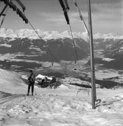 Skifahrer (Positivo) di Foto Elisabeth Fuchs-Hauffen, Überlingen/Bodensee,Fuchs-Hauffen, Elisabeth (1965/02/01 - 1965/02/28)