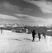 Skifahrer (Positivo) di Foto Elisabeth Fuchs-Hauffen, Überlingen/Bodensee,Fuchs-Hauffen, Elisabeth (1965/02/01 - 1965/02/28)