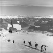 Skifahrer (Positivo) di Foto Elisabeth Fuchs-Hauffen, Überlingen/Bodensee,Fuchs-Hauffen, Elisabeth (1965/02/01 - 1965/02/28)