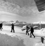 Skifahrer (Positivo) di Foto Elisabeth Fuchs-Hauffen, Überlingen/Bodensee,Fuchs-Hauffen, Elisabeth (1965/02/01 - 1965/02/28)