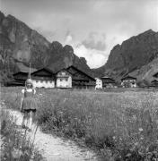 Bauernhof Corvara-Kolfuschg (Positivo) di Foto Elisabeth Fuchs-Hauffen, Überlingen/Bodensee,Fuchs-Hauffen, Elisabeth (1970/07/01 - 1970/07/31)