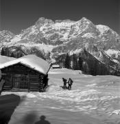 Skifahrer (Positivo) di Foto Elisabeth Fuchs-Hauffen, Überlingen/Bodensee,Fuchs-Hauffen, Elisabeth (1965/02/01 - 1965/02/28)