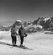 Skifahrer (Positivo) di Foto Elisabeth Fuchs-Hauffen, Überlingen/Bodensee,Fuchs-Hauffen, Elisabeth (1965/02/01 - 1965/02/28)